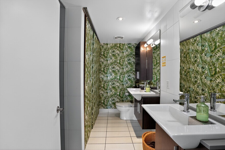 More Photos Of 8 Telegram Mews, Toronto Apartments For Sale