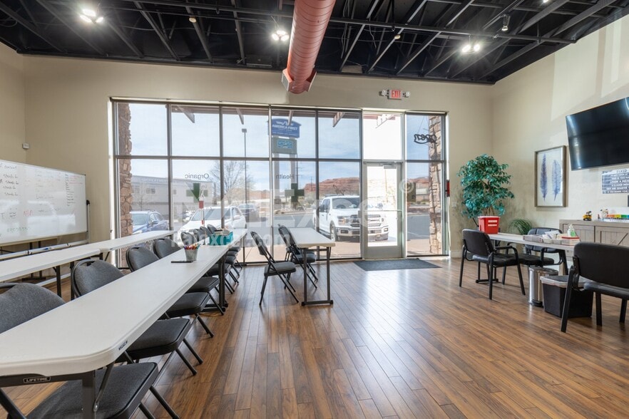 More Photos Of 2736 E Red Cliffs Dr, Saint George Freestanding For Lease