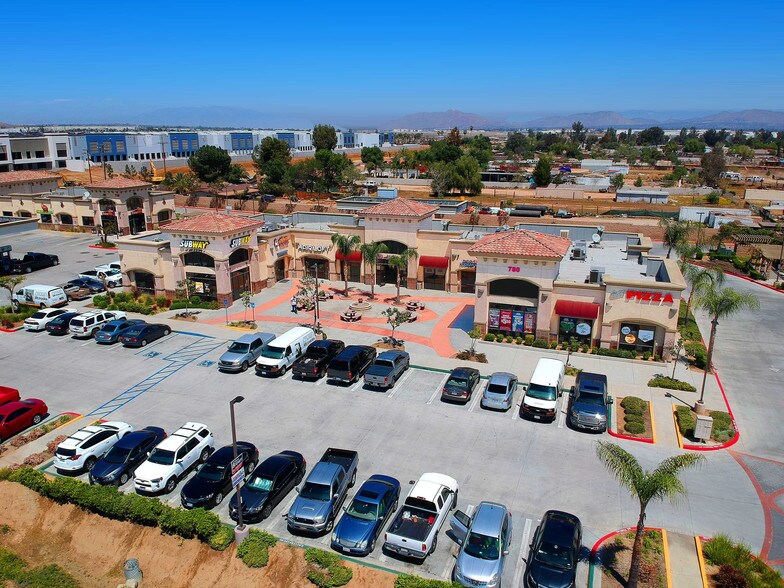 More Photos Of 764-796 W Ramona Expy, Perris Unknown For Lease