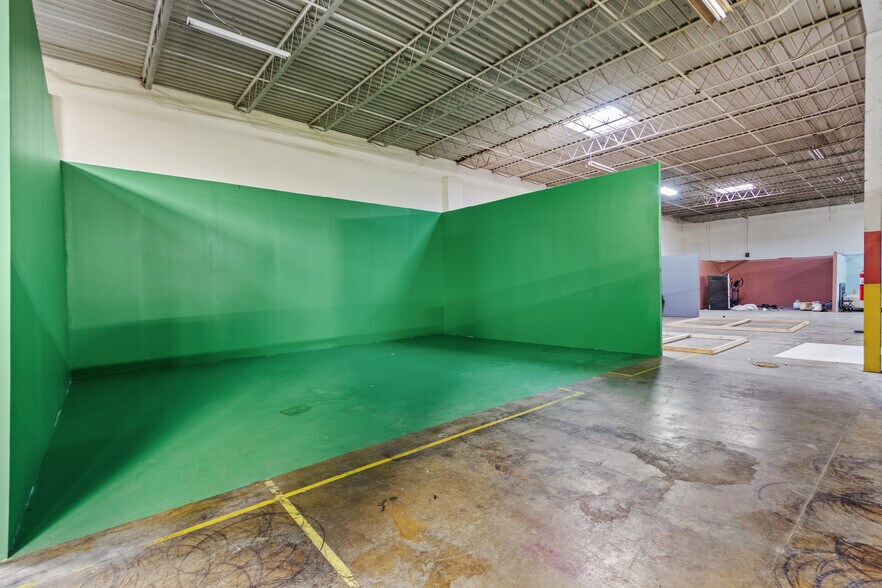 More Photos Of 1862 LATHAM St, Memphis Warehouse For Sale