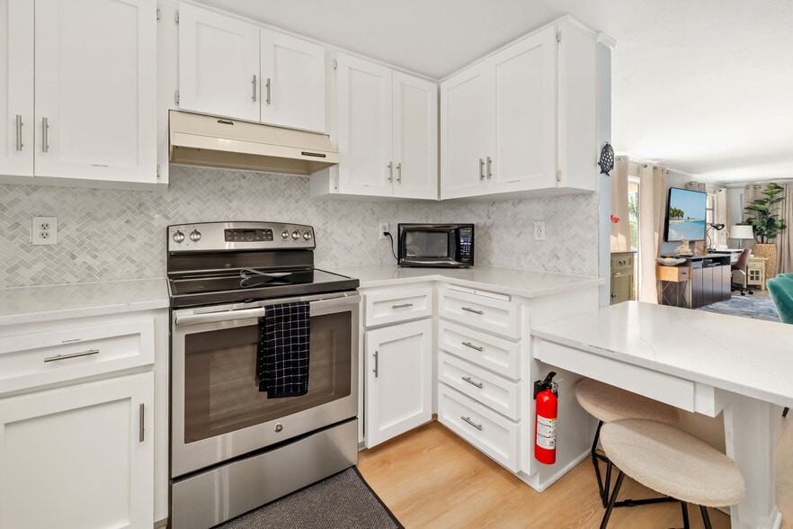 More Photos Of 9022 Midnight Pass Rd, Sarasota Apartments For Sale