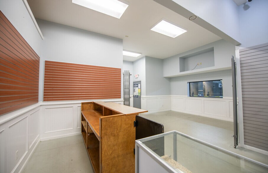 More Photos Of 1315 N Wooster Ave, Strasburg Freestanding For Lease