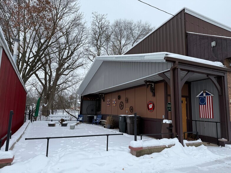 More Photos Of 106 Water St, Lake Mills General Retail For Sale