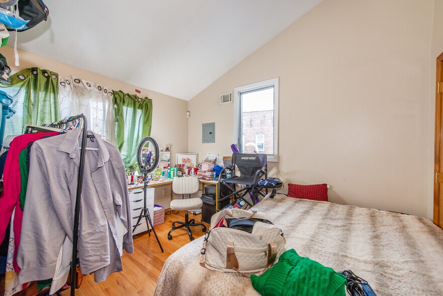 More Photos Of 237 Adams St, Newark Office For Sale