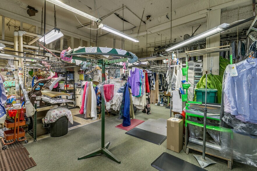 More Photos Of 3701 S Lyndale Ave, Minneapolis Storefront Retail Residential For Sale