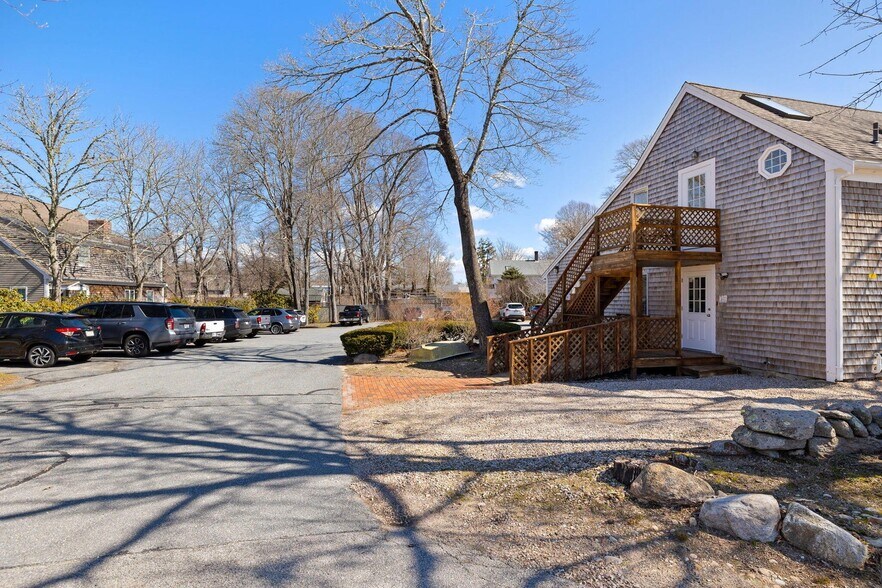 More Photos Of 15 Simpson Ln, Falmouth Office For Sale