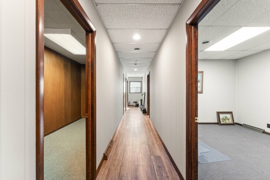 More Photos Of 206 Lincolnway, Valparaiso Office For Lease