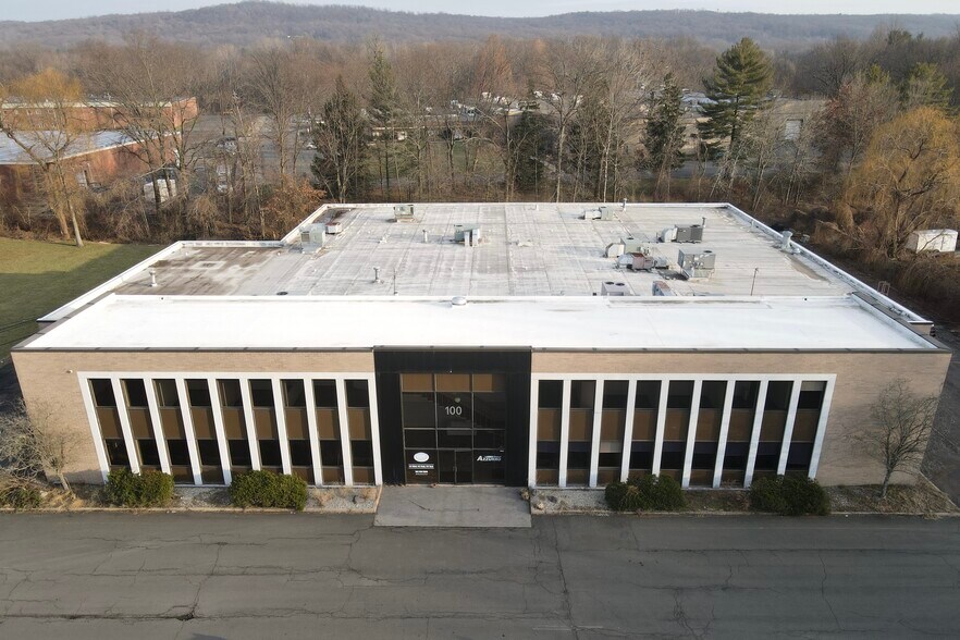 More Photos Of 100 Stonehurst Ct, Northvale Warehouse For Lease