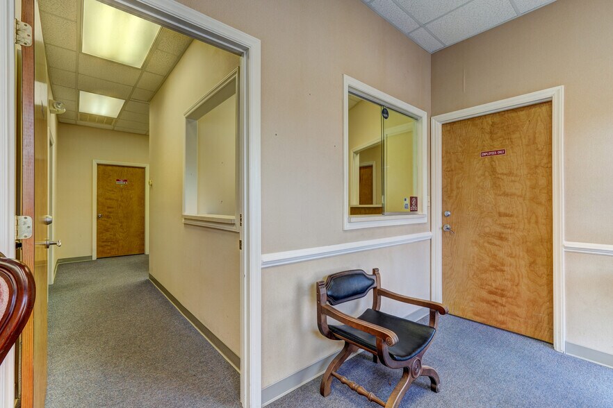 More Photos Of 247 W Kings Hwy, Eden Storefront Retail Office For Sale