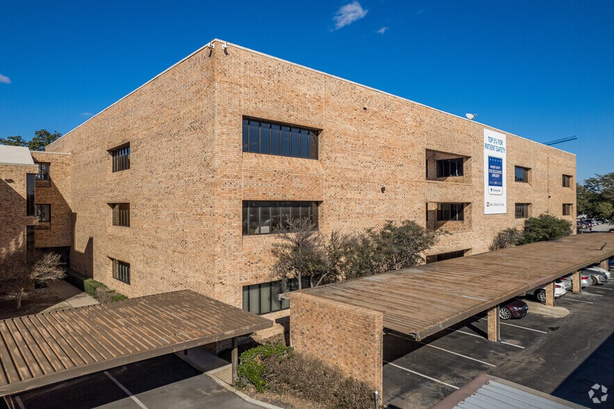 Primary Photo Of 10 Medical Pky, Farmers Branch Medical For Lease