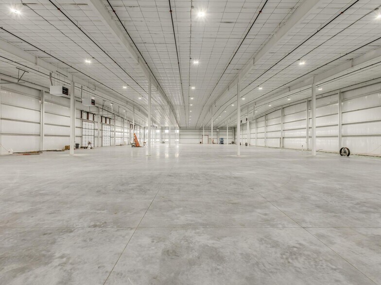 More Photos Of 3000 N Florence Ave, Tulsa Distribution For Lease