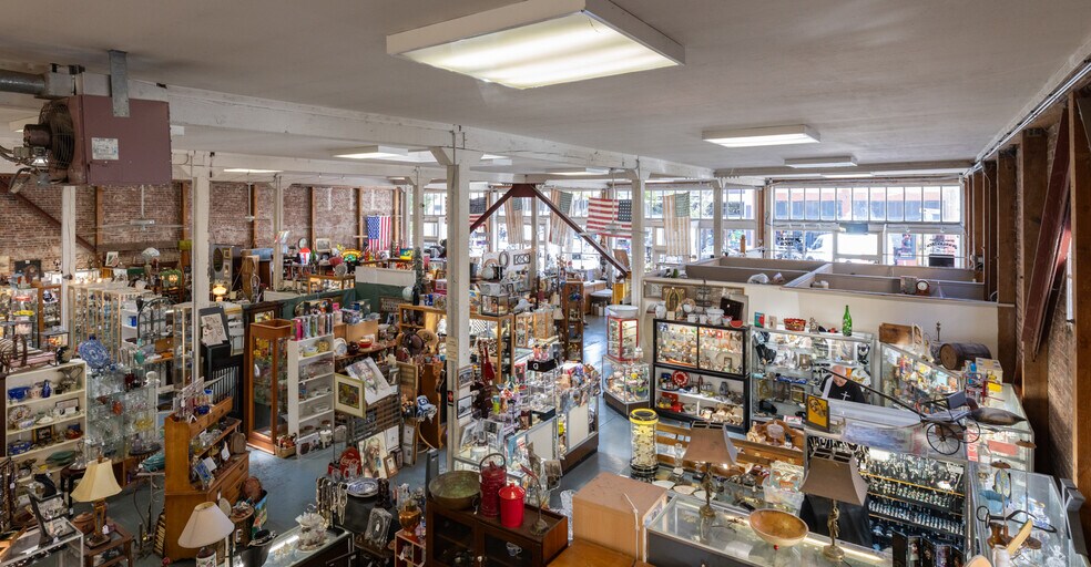 More Photos Of 130 4th St, Santa Rosa Storefront For Sale