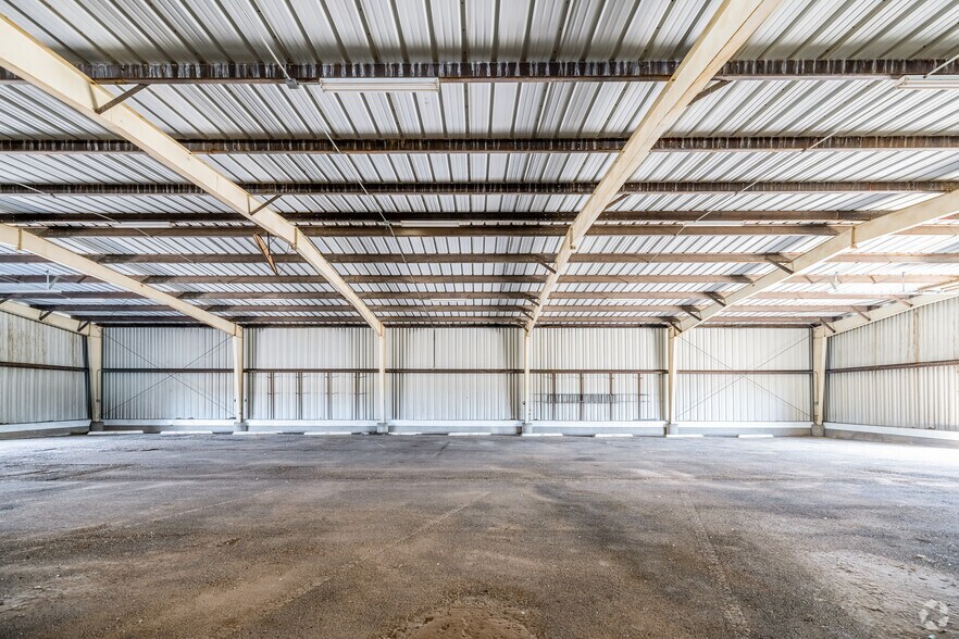 More Photos Of 605 E Yukon Rd, Odessa Warehouse For Lease