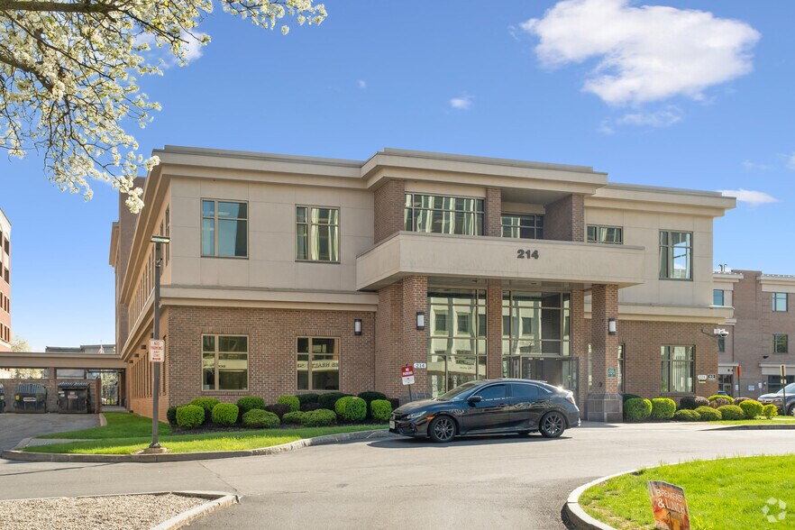 More Photos Of 214 Alexander St, Rochester Medical For Lease