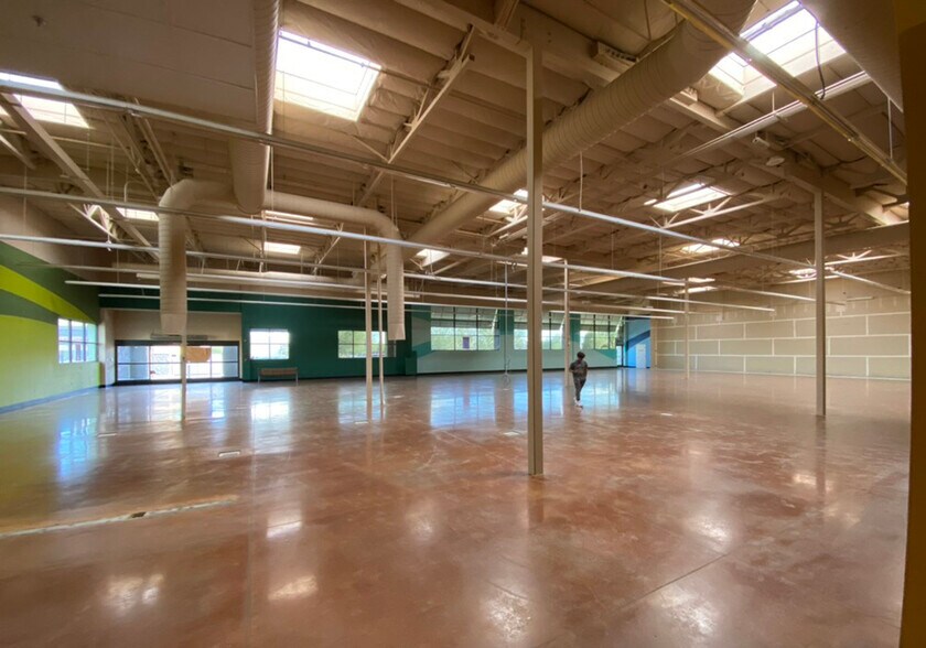 More Photos Of 44125 Jefferson St, La Quinta Freestanding For Lease