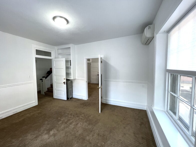 More Photos Of 15 Market Sq, Manheim Office Residential For Sale