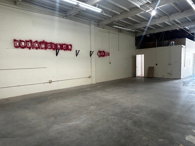 More Photos Of 716 San Antonio Rd, Palo Alto Manufacturing For Lease