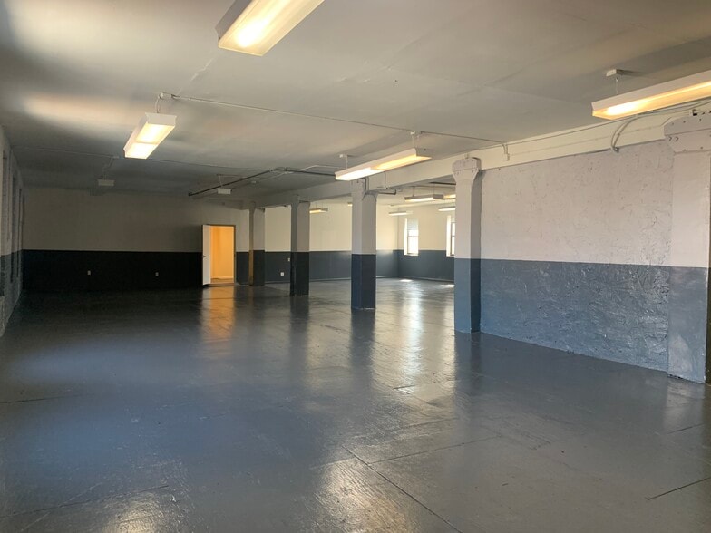 More Photos Of 1708 Boone Ave, Bronx Warehouse For Lease