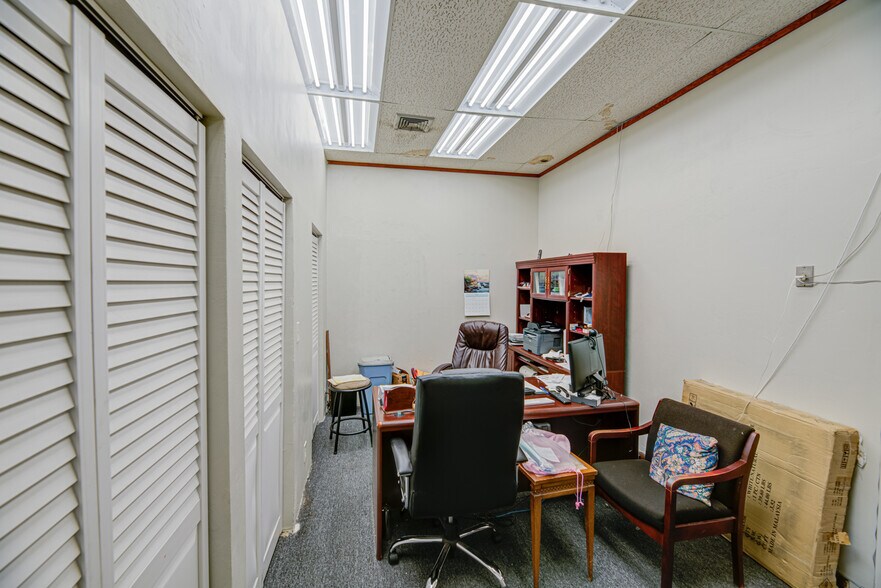 More Photos Of 777 NE 125th St, North Miami Storefront For Lease