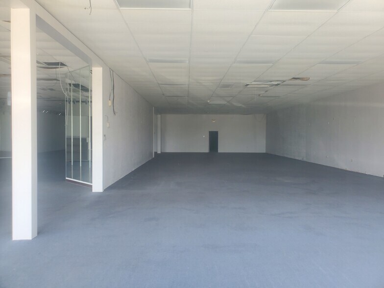 More Photos Of 895-975 W College St, Marshall Unknown For Lease