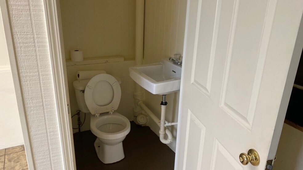 More Photos Of 213 N Broad St, New Orleans Storefront Retail Office For Lease