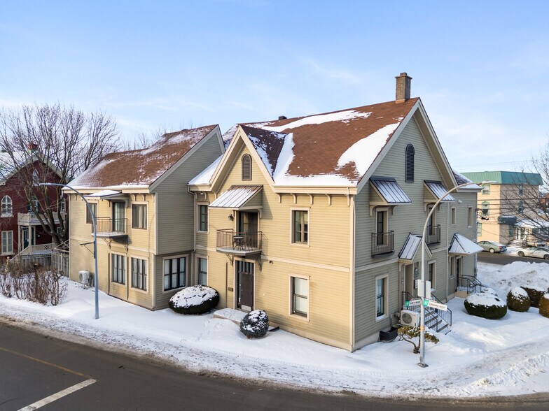 More Photos Of 1235 Rue Dessaulles, Saint-Hyacinthe Flex For Sale