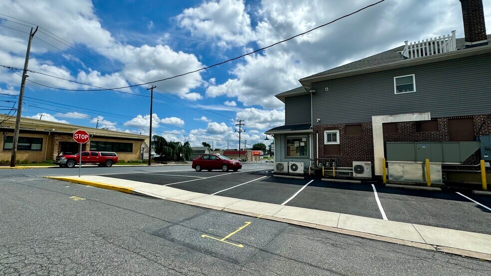 More Photos Of 550 S Main St, Nazareth General Retail For Sale