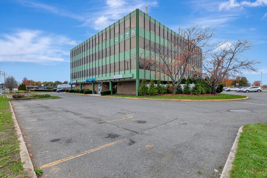 More Photos Of 4175 Veterans Memorial Hwy, Ronkonkoma Office Residential For Lease