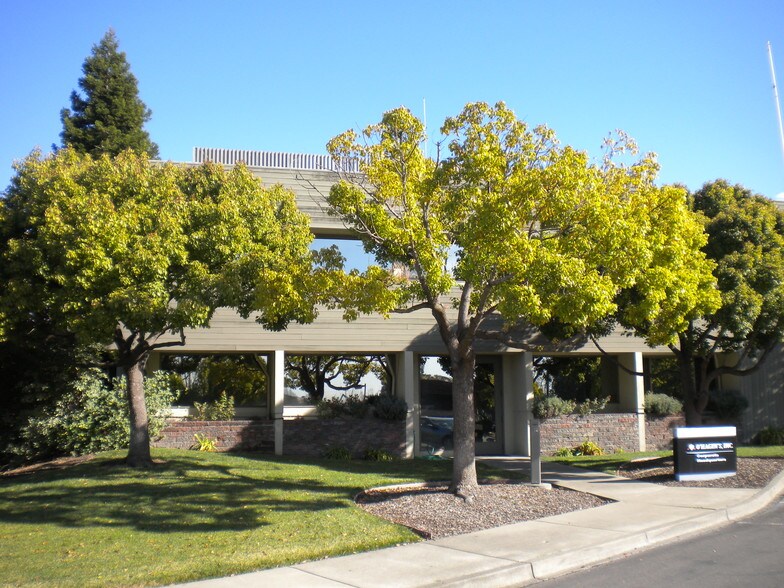 More Photos Of 210 Classic Ct, Rohnert Park Warehouse For Lease