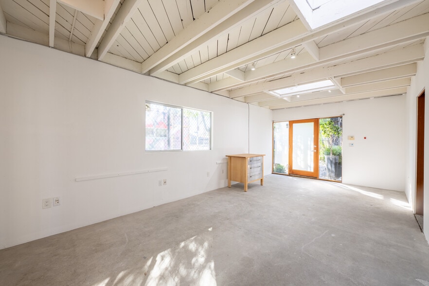 More Photos Of 5761 W Adams Blvd, Los Angeles Loft Creative Space For Sale