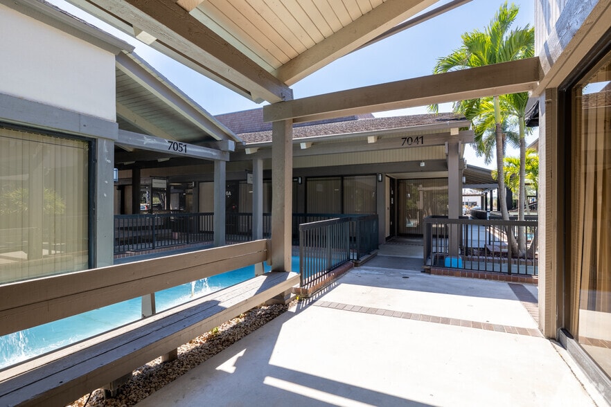 More Photos Of 7041-7111 W Commercial Blvd, Tamarac Unknown For Lease