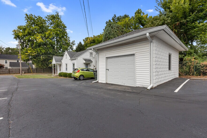 More Photos Of 1542 Frederica St, Owensboro Office Residential For Sale