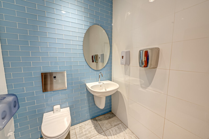 More Photos Of 185 Dixon Ave, Amityville Manufacturing For Sale