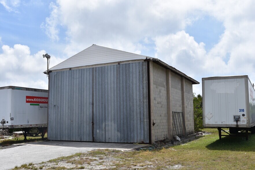 More Photos Of 1890 Starkey Rd, Largo Warehouse For Lease