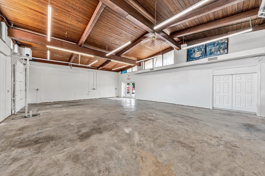 More Photos Of 3664 Colonial Ave, Cave Spring General Retail For Lease