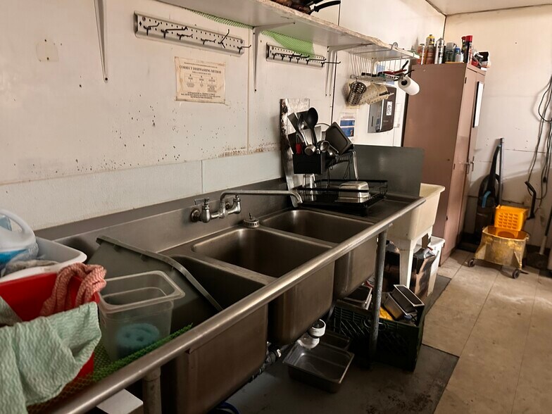 More Photos Of 1063 Hwy 95, Bullhead City Bar For Sale