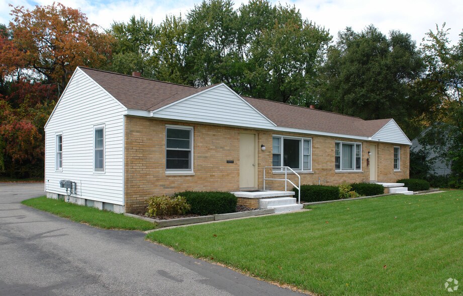 More Photos Of 5093-5095 Brookfield Dr, East Lansing Office For Lease