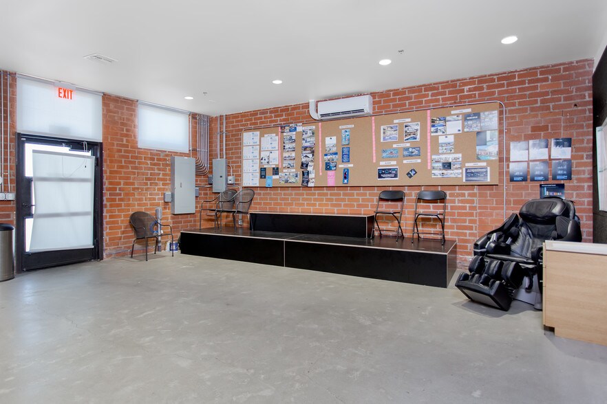 More Photos Of 1624-1626 Ocean Park Blvd, Santa Monica Unknown For Lease