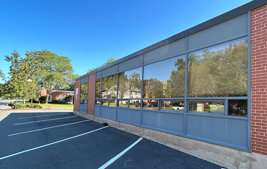 More Photos Of 631-635 Farmington Ave, Hartford Office For Sale