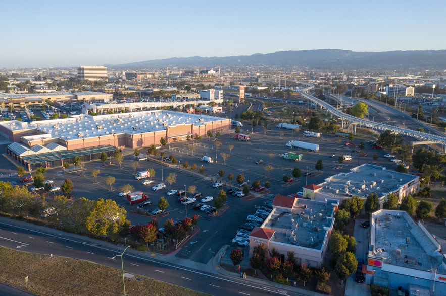 More Photos Of 8400 Edgewater Dr, Oakland Unknown For Lease