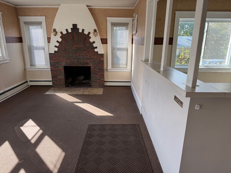 More Photos Of 1567 Centerville Rd, Warwick Office For Sale