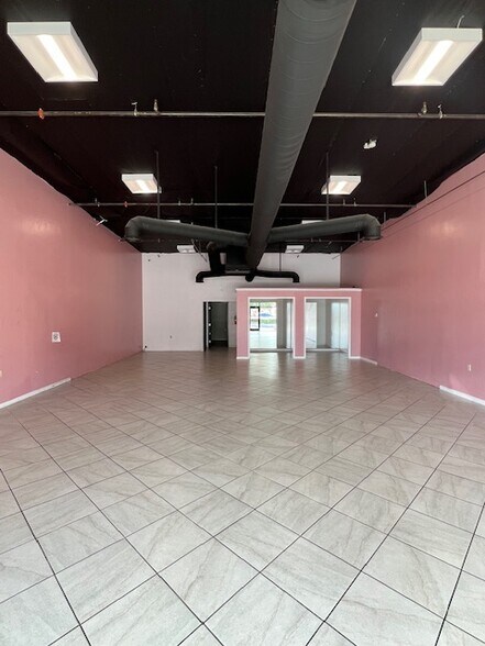 More Photos Of 4700 Panama Ln, Bakersfield Unknown For Lease