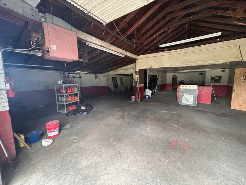 More Photos Of 27348 NC Highway 125, Scotland Neck Auto Repair For Sale