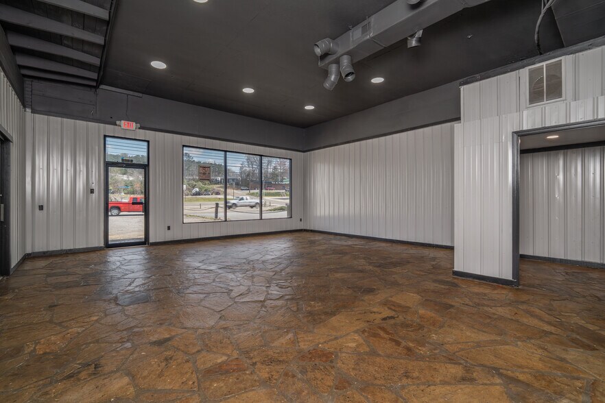 More Photos Of 540 E Church St, Jasper Auto Repair For Sale