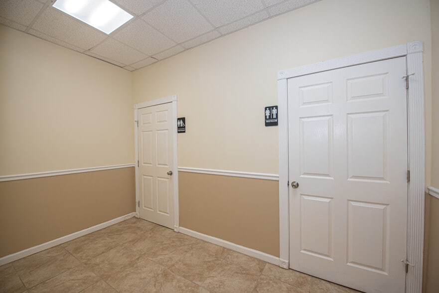 More Photos Of 141 Pine Aire Dr, Bay Shore Storefront Retail Office For Sale