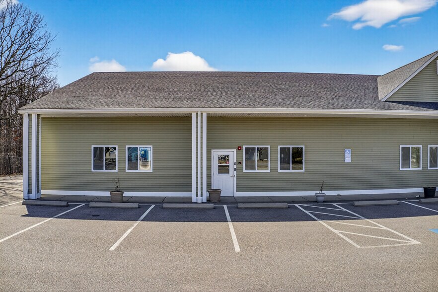 More Photos Of 430 Chapel Hill Rd, Oakdale Freestanding For Lease