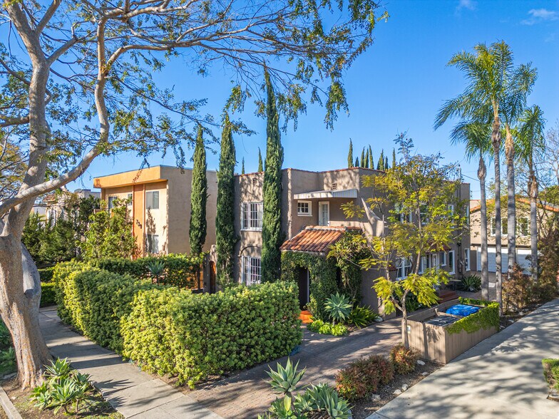 More Photos Of 745 N Hayworth Ave, Los Angeles Apartments For Sale