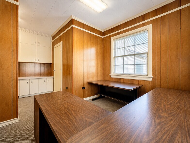 More Photos Of 321 S Main St, Marksville Office For Sale