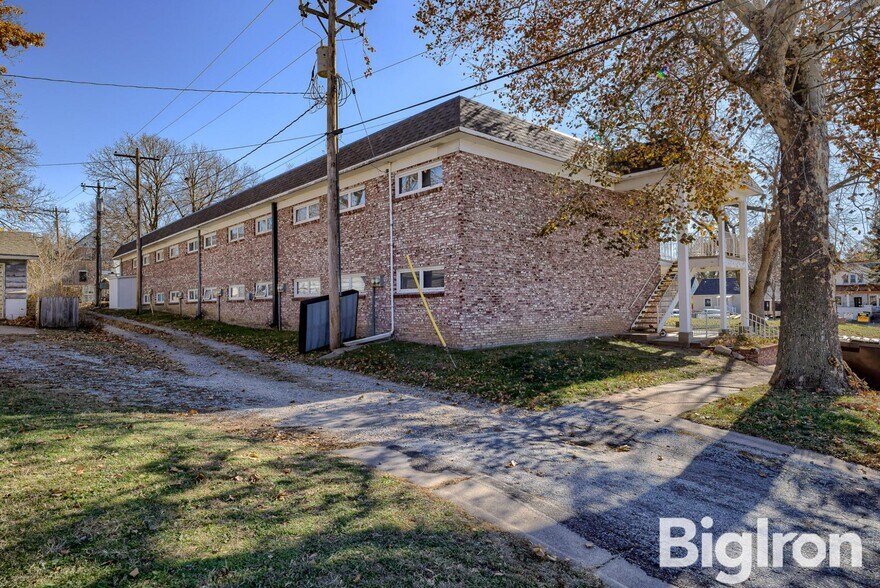 More Photos Of 525 I St, Fairbury Apartments For Sale