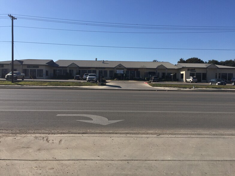 More Photos Of 1847 W State Highway 46, New Braunfels Unknown For Lease